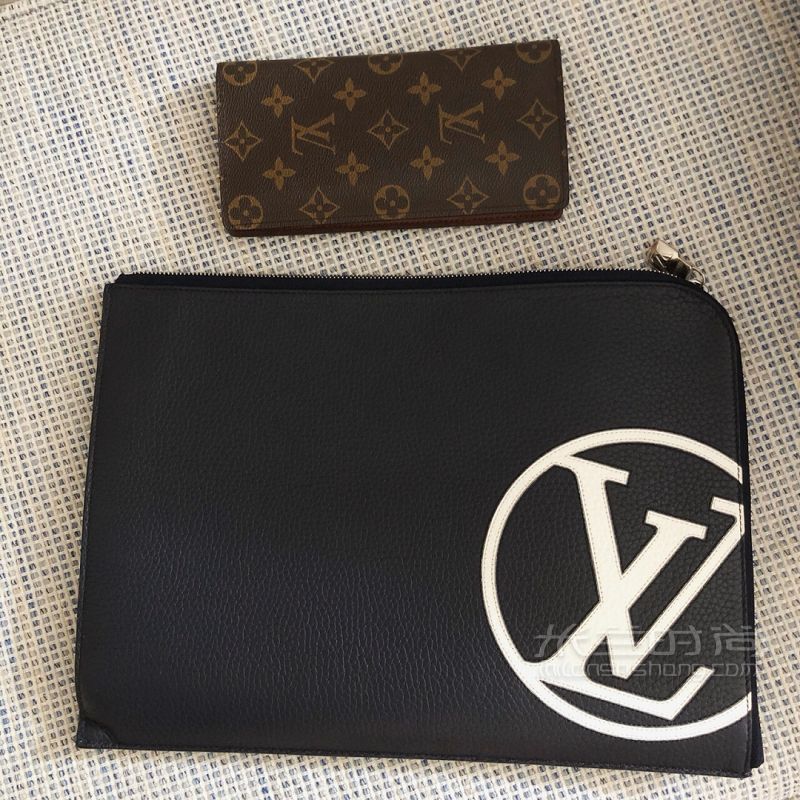 絕版LV 限量走秀款手包 無敵少見款 LV x Supreme_2