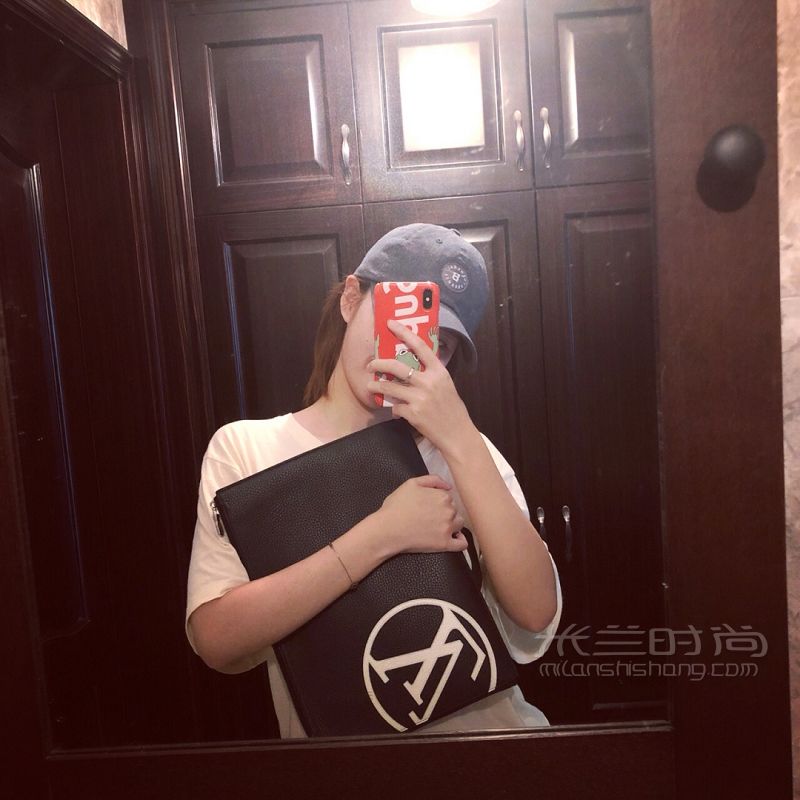 絕版LV 限量走秀款手包 無敵少見款 LV x Supreme_4