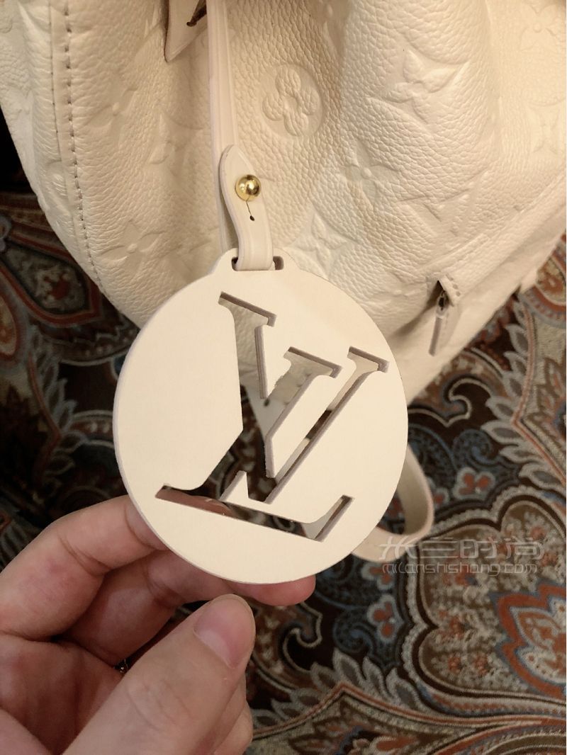 新款LV montsouris奶白色雙肩包大象灰_2