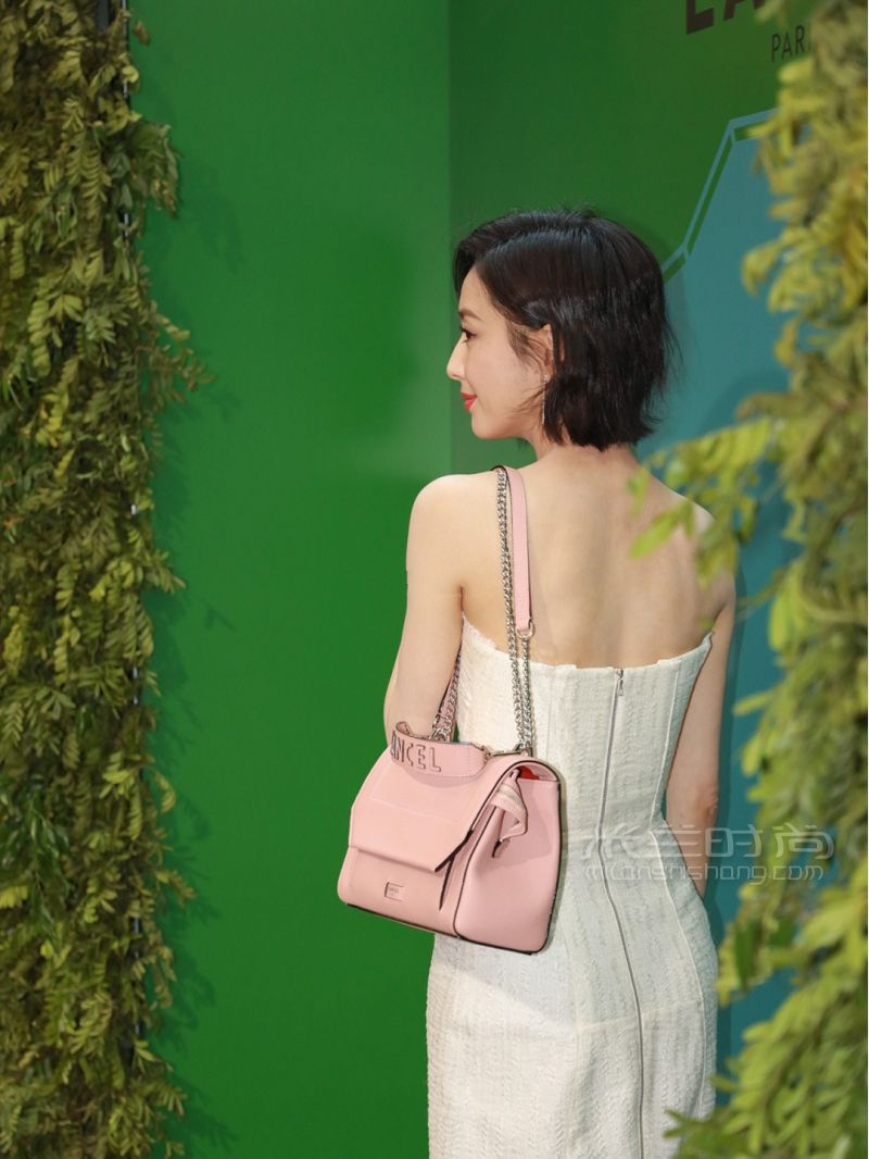 我膨脹了居然敢跟佟麗婭合影！蘭姿怎么樣_9