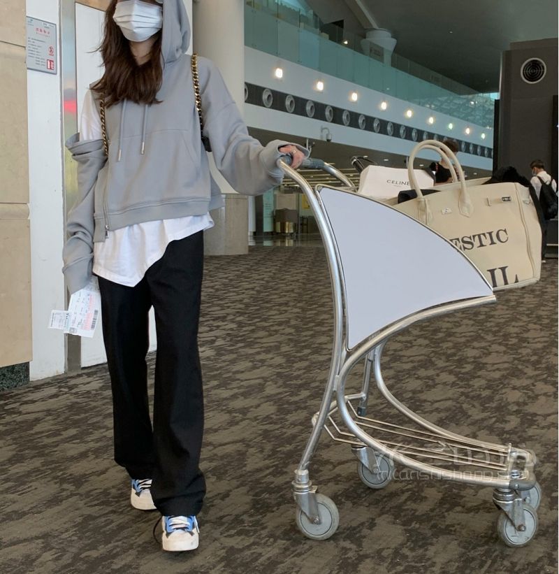 延誤了5h 沒脾氣的機場穿搭 那就拍兩張吧_2