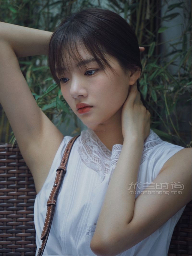 任敏又是清清爽爽的一天 每一個女孩必備的夏日單品白色連衣裙_1