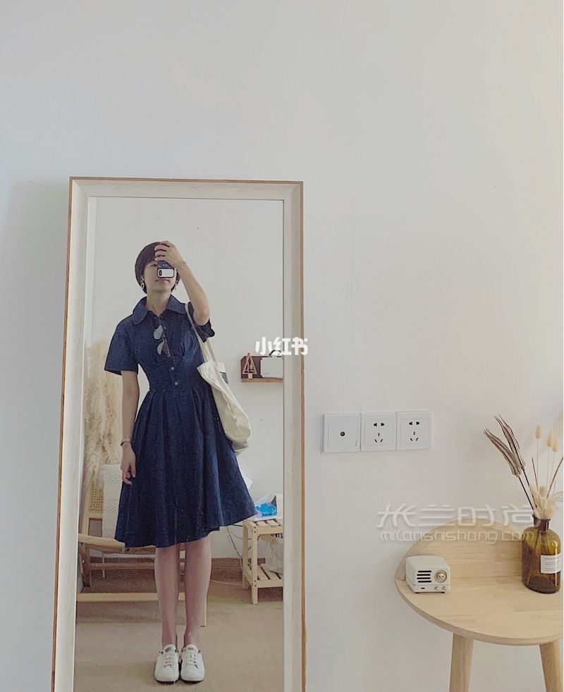 對鏡自拍和閨蜜出門前咔嚓臭美了兩張穿搭_2
