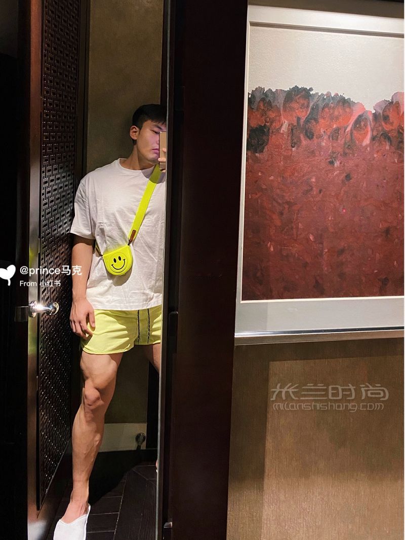 熒光色真的顯黑嗎？ 購物分享Loewe笑臉包_1