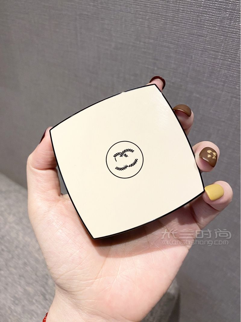 我服香奈兒的底妝就沒(méi)有不好用的。_2