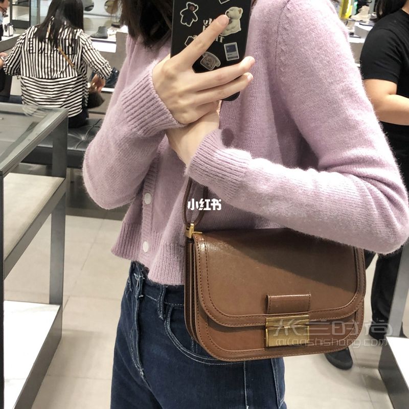看官網(wǎng)圖后入小ck這只復(fù)古包 charleskeith怎么樣_1
