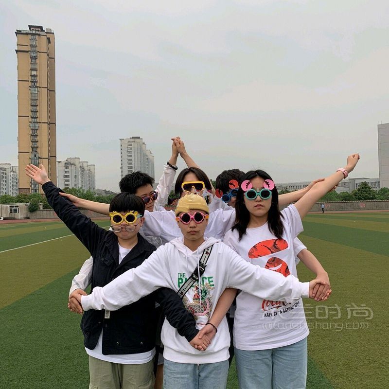 畢業(yè)照怎么拍-怎么拍畢業(yè)照？_5