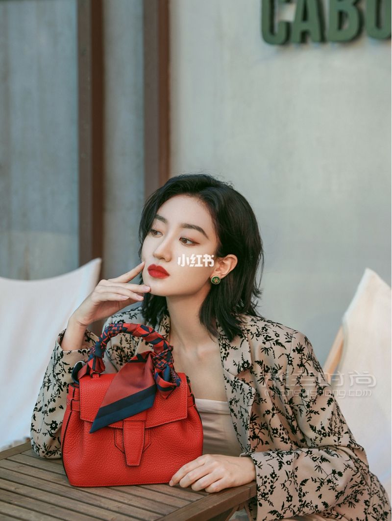 衣櫥里總要一個(gè)復(fù)古又優(yōu)雅的包包_5