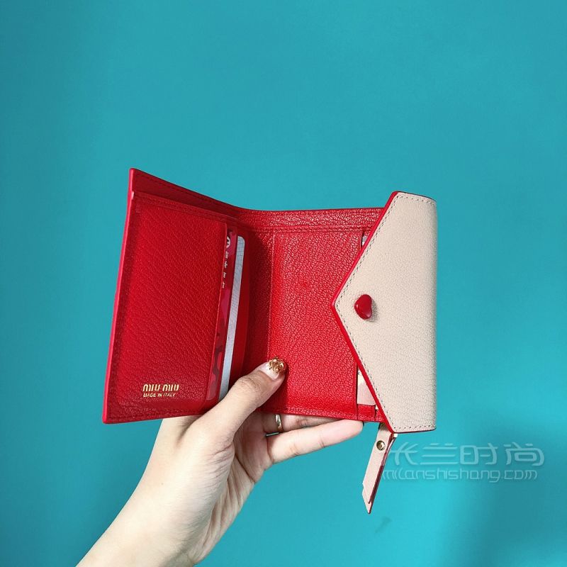 miumiu愛(ài)心短款錢包 ！！miu家真是永遠(yuǎn)不缺少女心_4