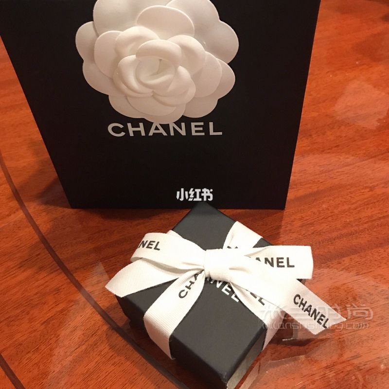 終于買到了香奈兒chanel經(jīng)典耳釘 好早就想買chanel經(jīng)典款的耳釘啦！_2