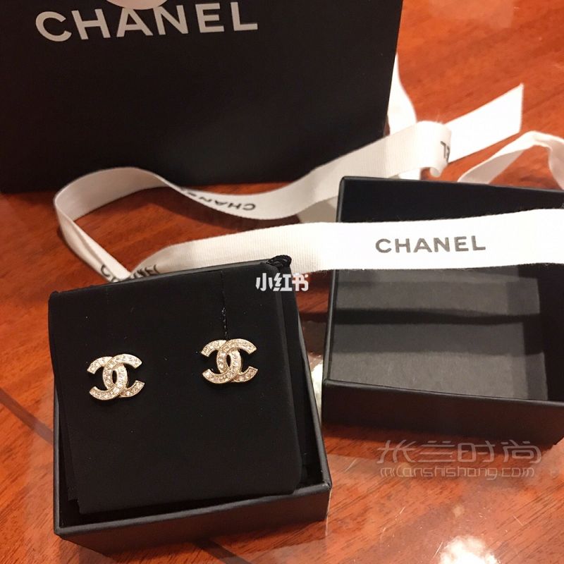 終于買到了香奈兒chanel經(jīng)典耳釘 好早就想買chanel經(jīng)典款的耳釘啦！_1