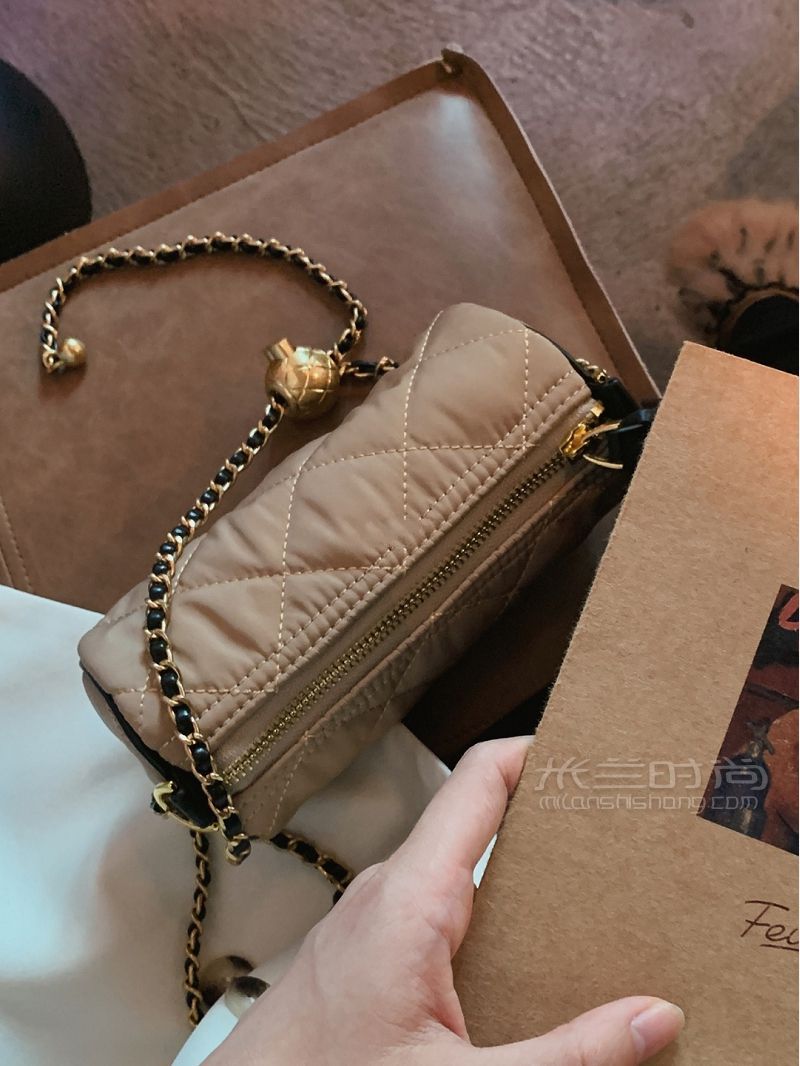 不到200rmb拿下 原創(chuàng)設(shè)計(jì)秋冬圓筒包 迷你控_1