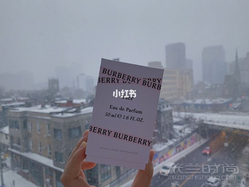 草莓牛奶味的無敵少女香??！ Burberry Her香水這么多年以來的最愛_2