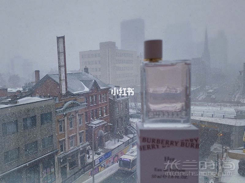 草莓牛奶味的無敵少女香??！ Burberry Her香水這么多年以來的最愛_5