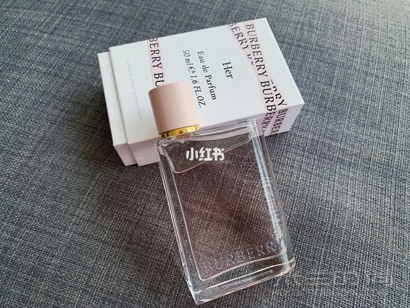 草莓牛奶味的無敵少女香！！ Burberry Her香水這么多年以來的最愛_1