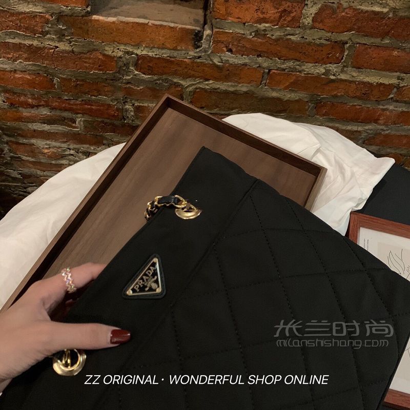 PRADA普拉達(dá) 降落傘包女包單肩手提包_6