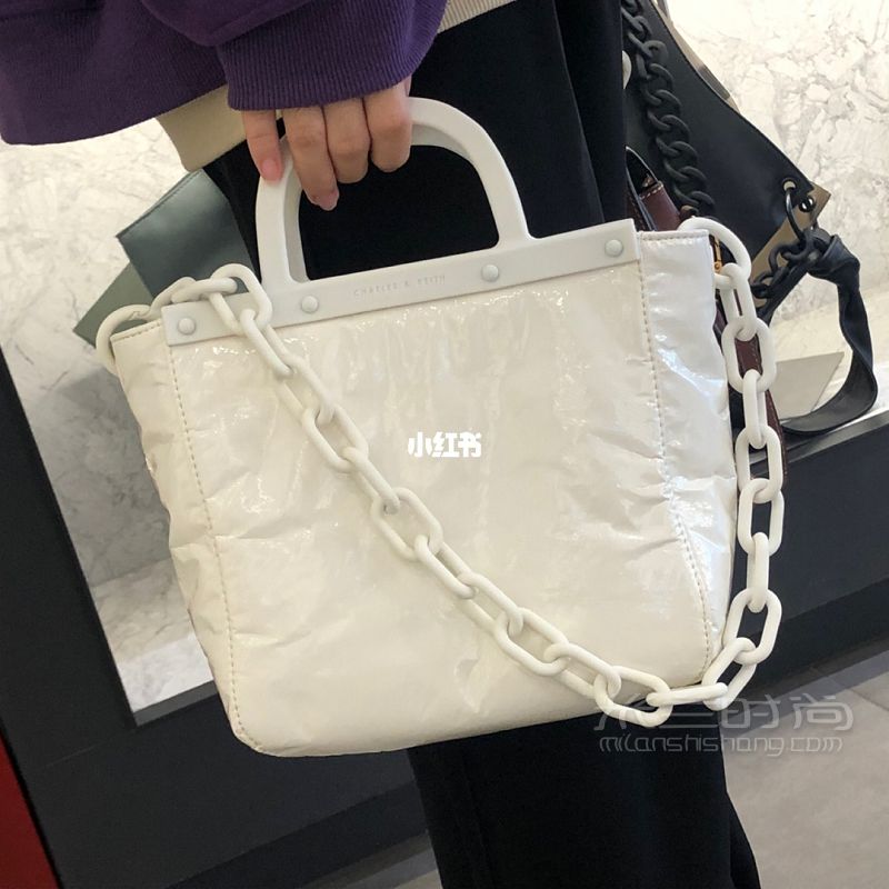 女大學(xué)生第一款小ck 線下最新款 限量發(fā)售_1