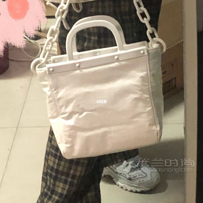 女大學(xué)生第一款小ck 線下最新款 限量發(fā)售_9