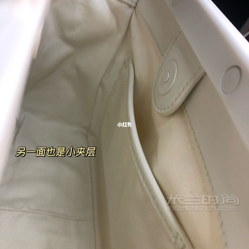 女大學(xué)生第一款小ck 線下最新款 限量發(fā)售_8