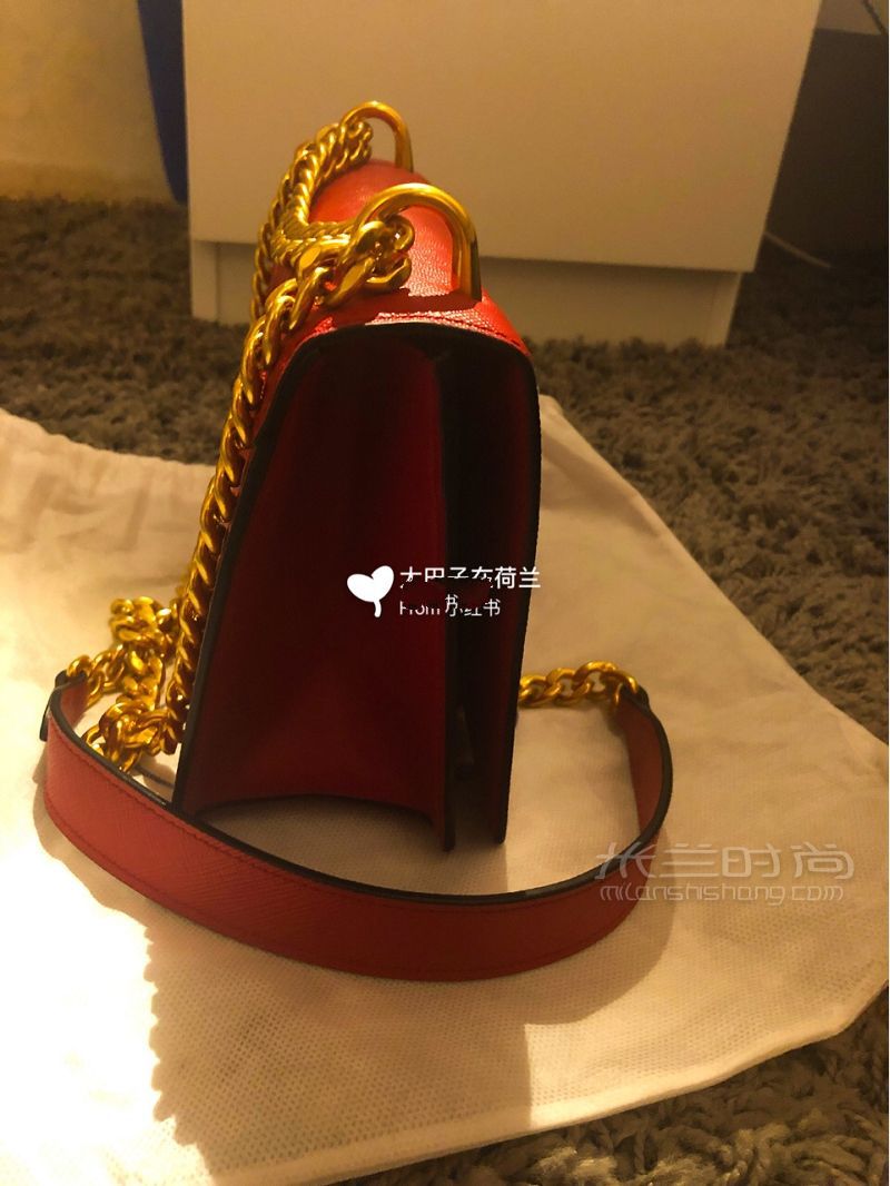超高性價比的紅色大牌包包-Prada普拉達十字紋鏈條風琴包_3