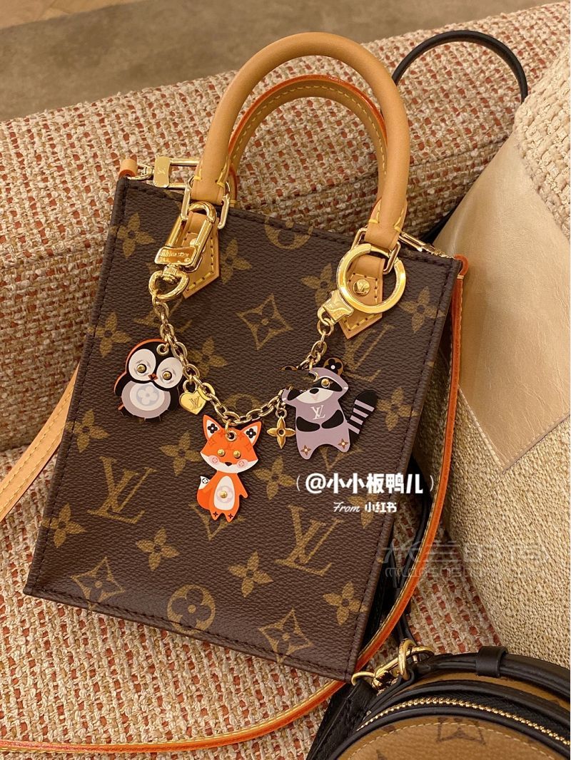 LV最新款Mini Tote幫我選個(gè)掛飾呀！路易威登怎么樣_1