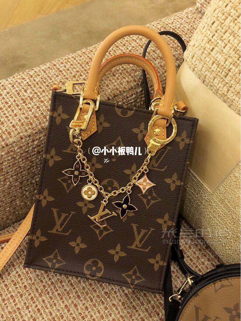 LV最新款Mini Tote幫我選個(gè)掛飾呀！路易威登怎么樣_2