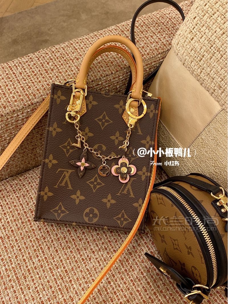 LV最新款Mini Tote幫我選個(gè)掛飾呀！路易威登怎么樣_4