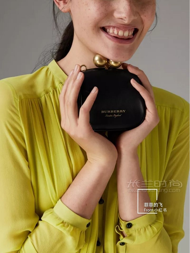 Burberry新出的一款迷你包 這個MINI SIZE太好看了扣子也很好看_6