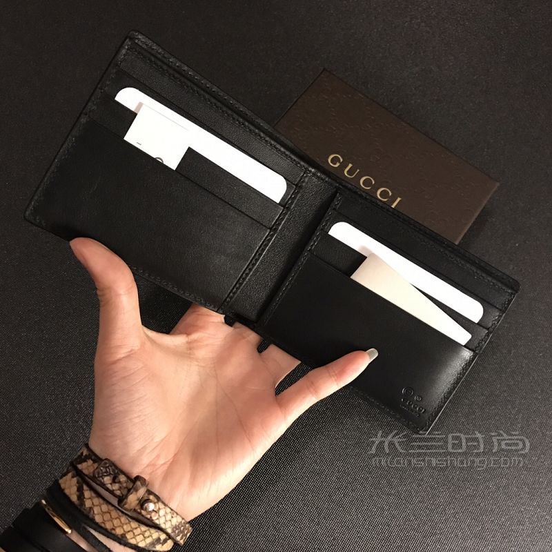 Gucci黑色牛皮材質(zhì)雙G暗紋短款男士對折錢包_2