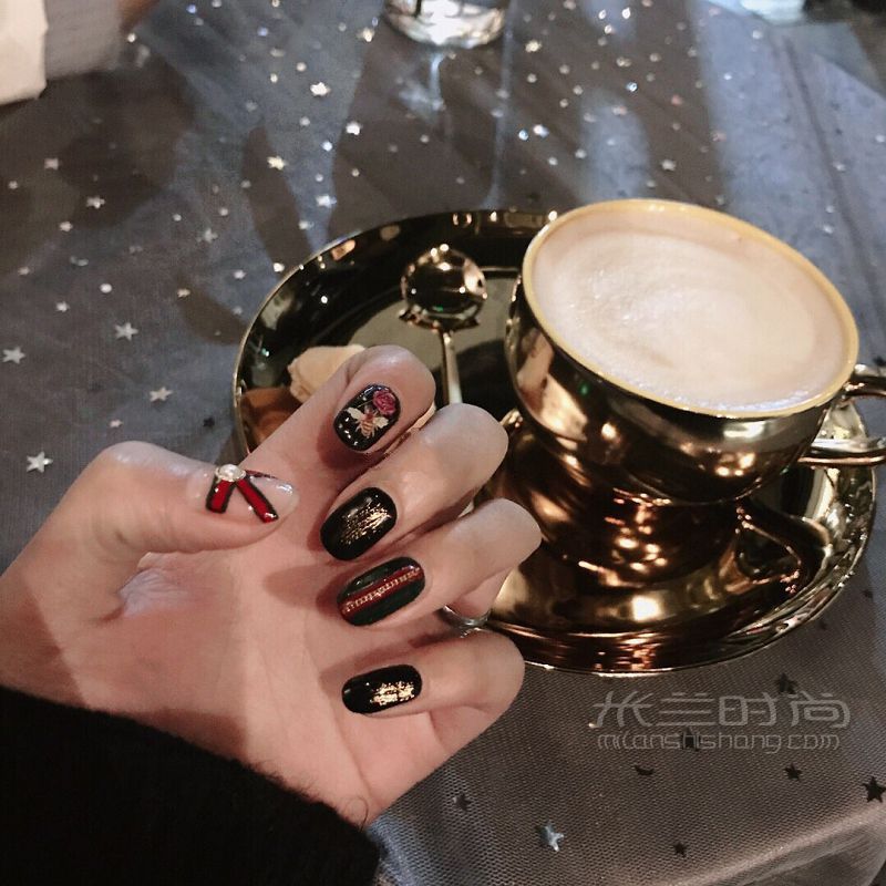 暗黑系美甲 秋冬款美甲 Gucci風(fēng)美甲Gucci鏈條包_2