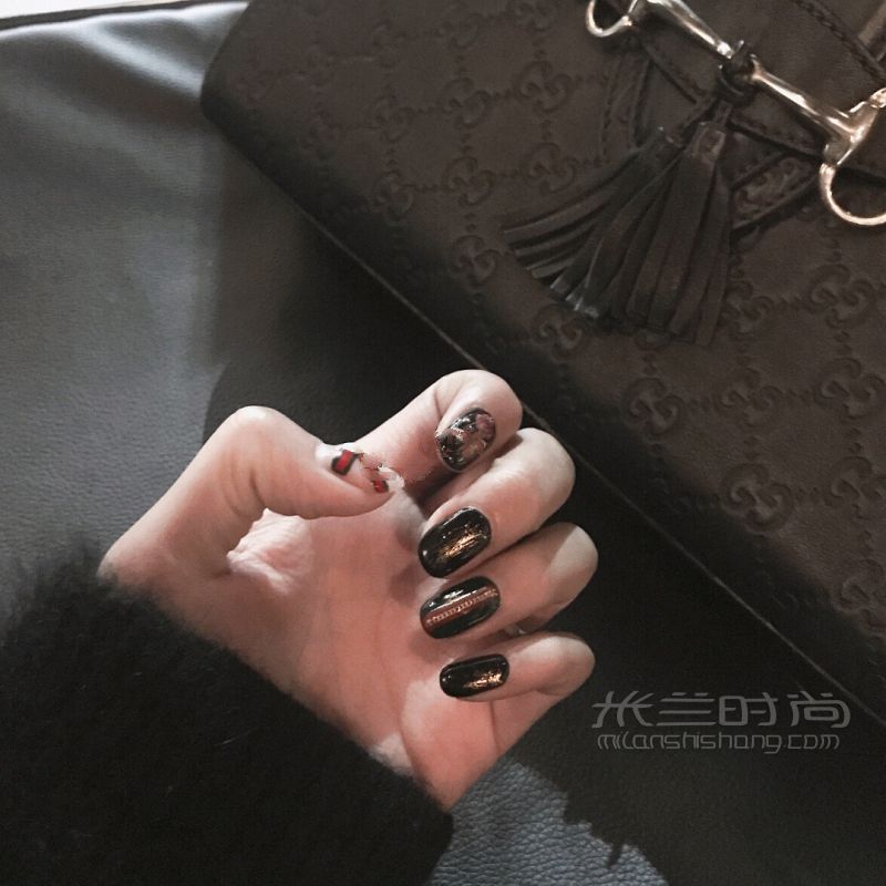 暗黑系美甲 秋冬款美甲 Gucci風(fēng)美甲Gucci鏈條包_5