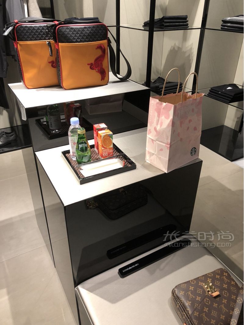日本表參道購(gòu)物之安普里奧 阿瑪_5
