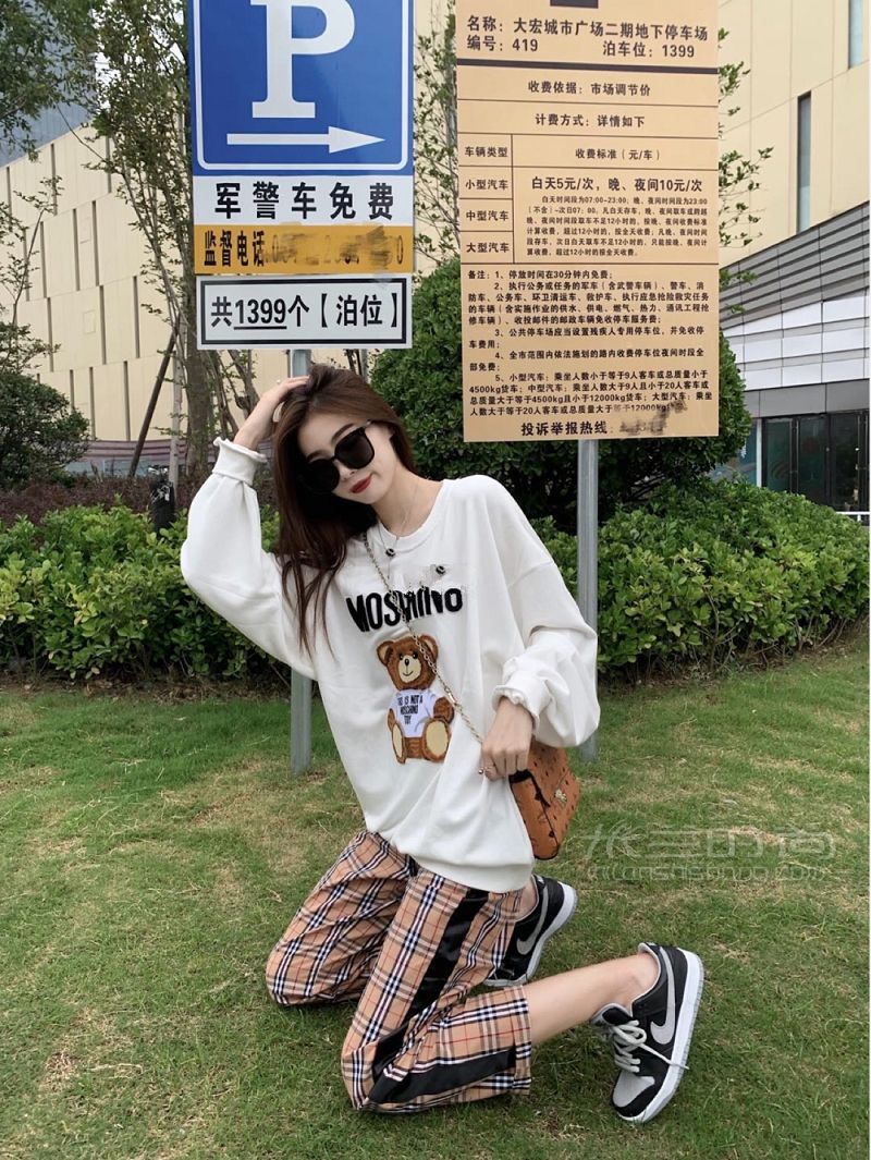 莫斯奇諾衛(wèi)衣 巴寶莉褲 Nike影子灰衛(wèi)衣_3