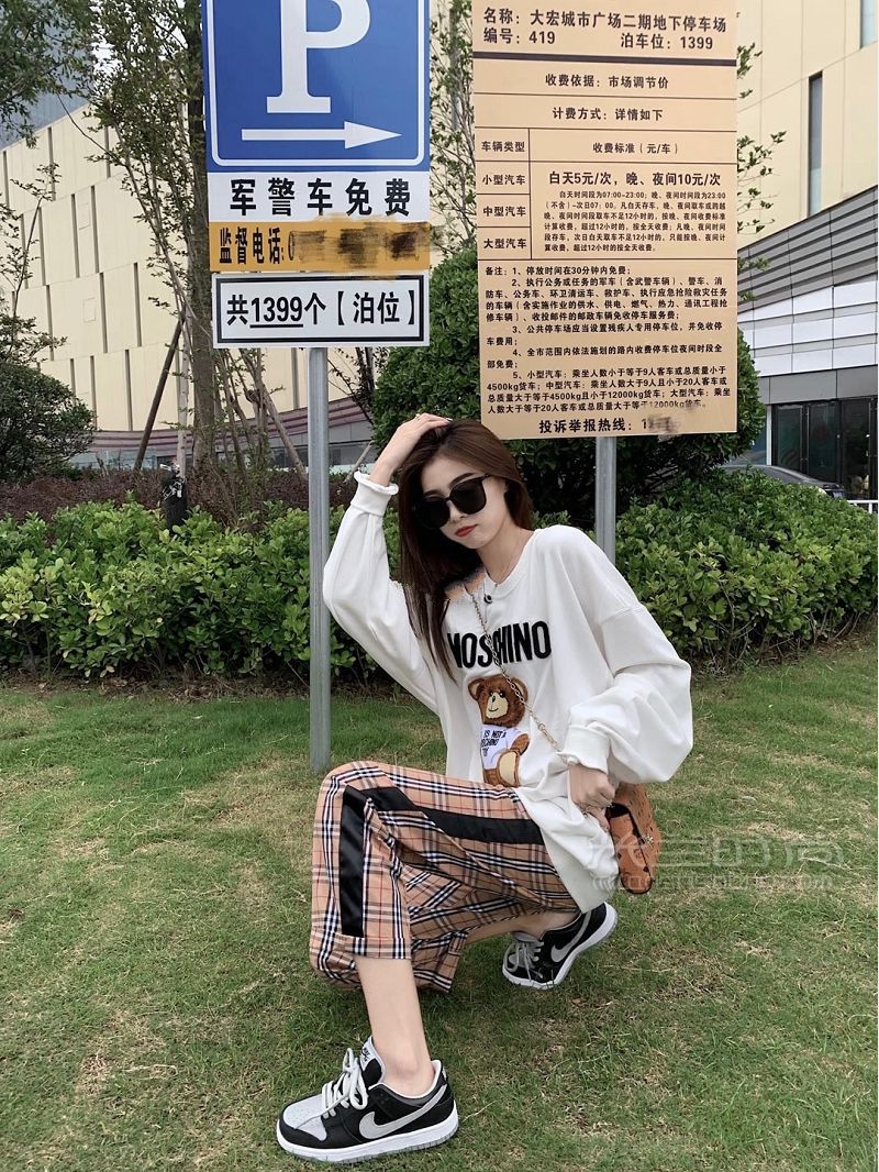 莫斯奇諾衛(wèi)衣 巴寶莉褲 Nike影子灰衛(wèi)衣_8