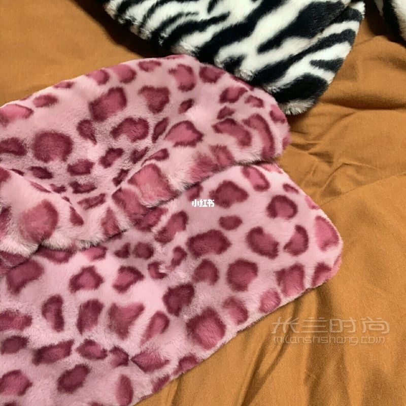 糾結(jié)這個(gè)小粉豹紋包到底留不留？？_5